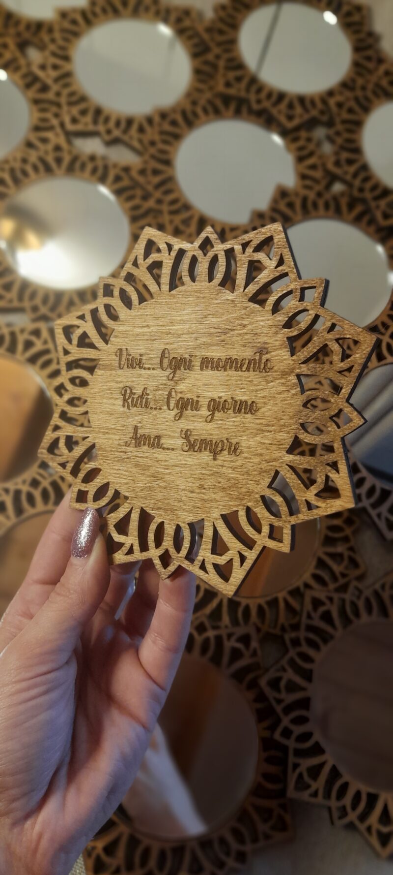 Specchietto con incisione personalizzata - immagine 3